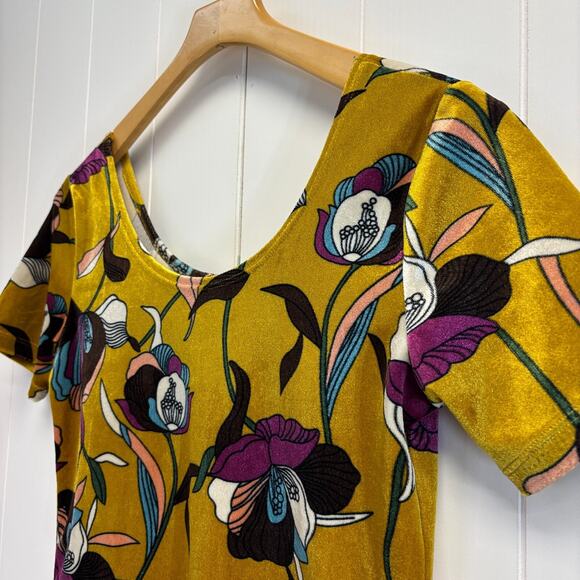 Timing Mustard Floral Crop Top - Picture 2 of 8